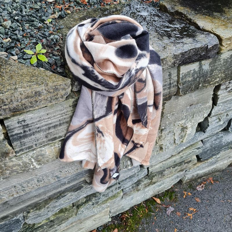 0684 taupe