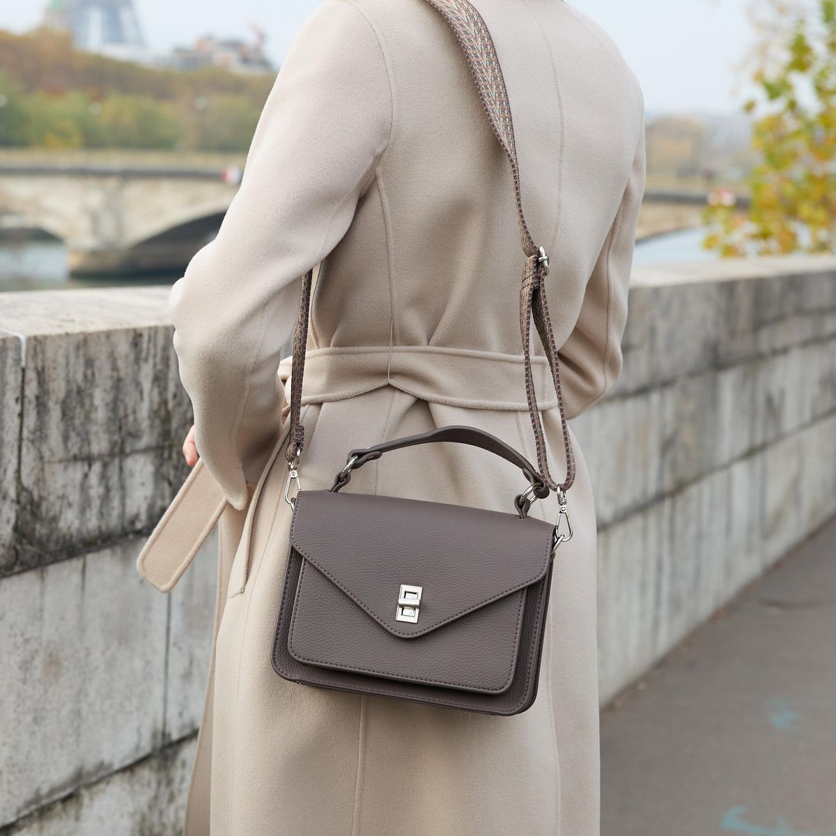 FL6978 veske imitert skinn - taupe/fonce